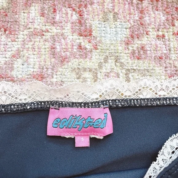 EDIKTED, Alara Lace Trim Top - Picture 3 of 3